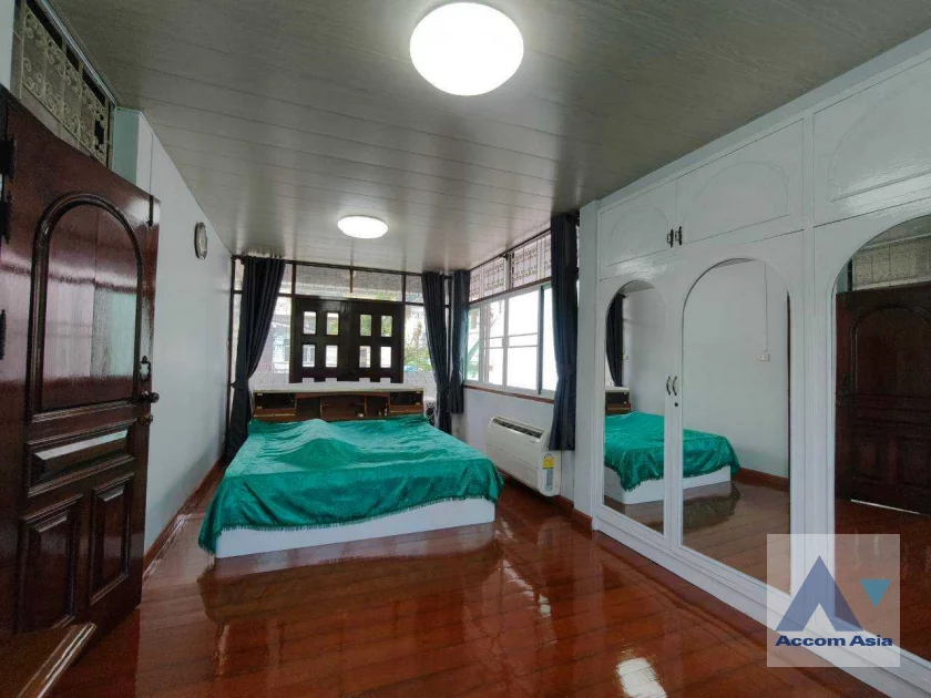 18  4 br House for rent and sale in Sukhumvit ,Bangkok BTS Ekkamai AA41441