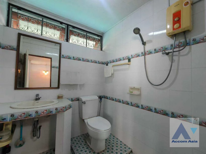 21  4 br House for rent and sale in Sukhumvit ,Bangkok BTS Ekkamai AA41441