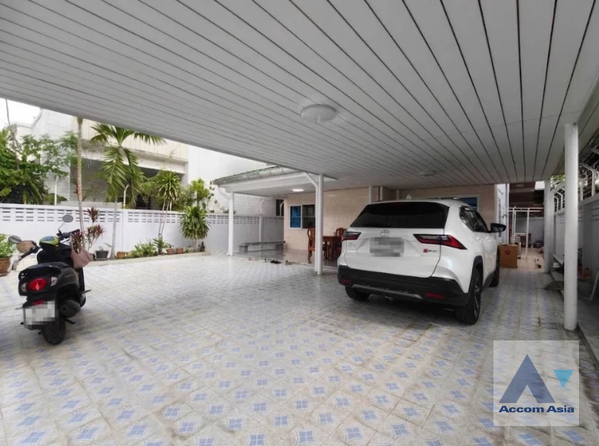 23  4 br House for rent and sale in Sukhumvit ,Bangkok BTS Ekkamai AA41441