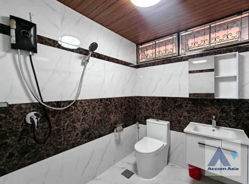 22  4 br House for rent and sale in Sukhumvit ,Bangkok BTS Ekkamai AA41441