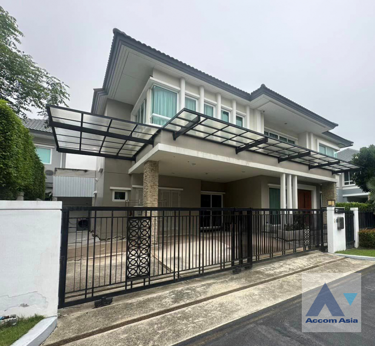 unit 4 Bedrooms  House For Sale in Latkrabang, Bangkok  near ARL Ban Thap Chang (AA41451)