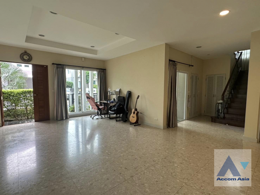 unit 4 Bedrooms  House For Sale in Latkrabang, Bangkok  near ARL Ban Thap Chang (AA41451)
