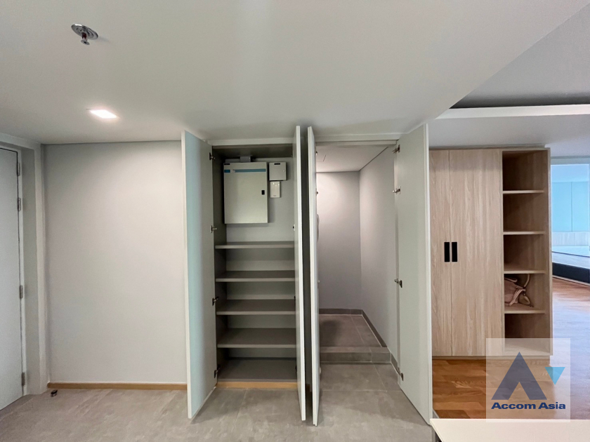 6  2 br Apartment For Rent in Sukhumvit ,Bangkok BTS Asok at Comfortable of Living Space AA41455