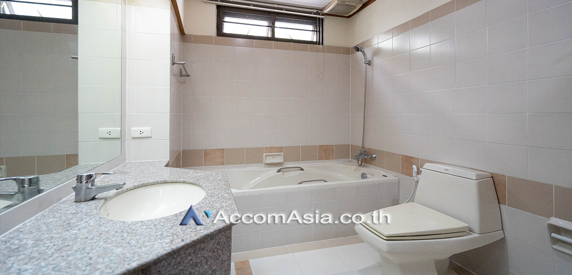 11  2 br Apartment for rent and sale in Sathorn ,Bangkok BTS Chong Nonsi at Cozy Low-rise Apartment in Sathorn, Walk to BTS 6 mins. 1004503