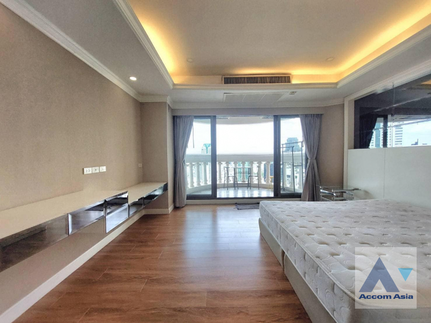  2  1 br Condominium For Sale in Silom ,Bangkok BTS Surasak at Nusa State Tower AA41483