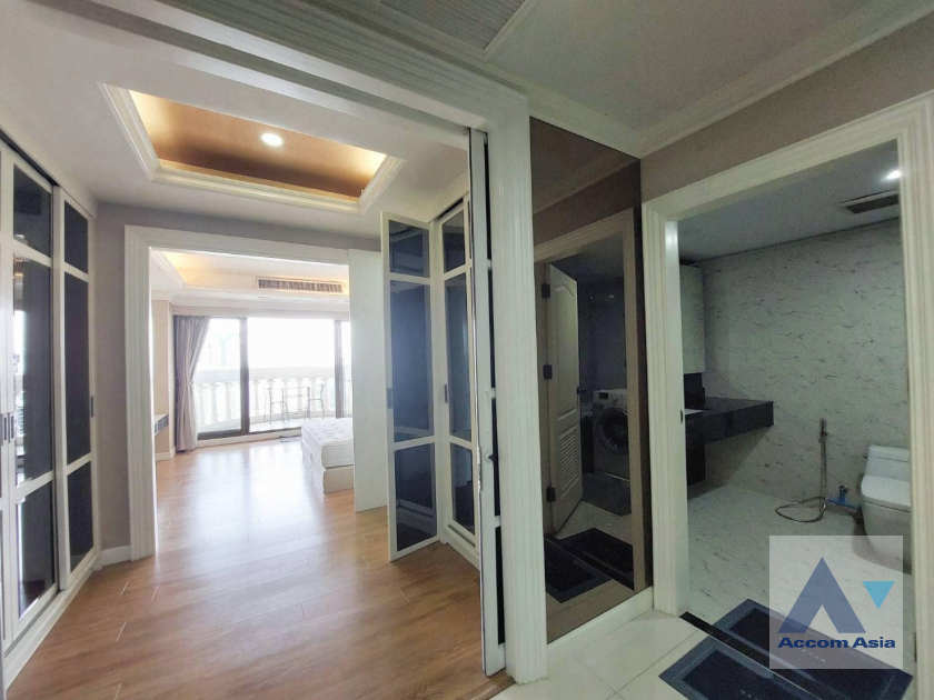 5  1 br Condominium For Sale in Silom ,Bangkok BTS Surasak at Nusa State Tower AA41483