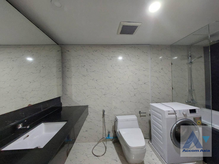 6  1 br Condominium For Sale in Silom ,Bangkok BTS Surasak at Nusa State Tower AA41483