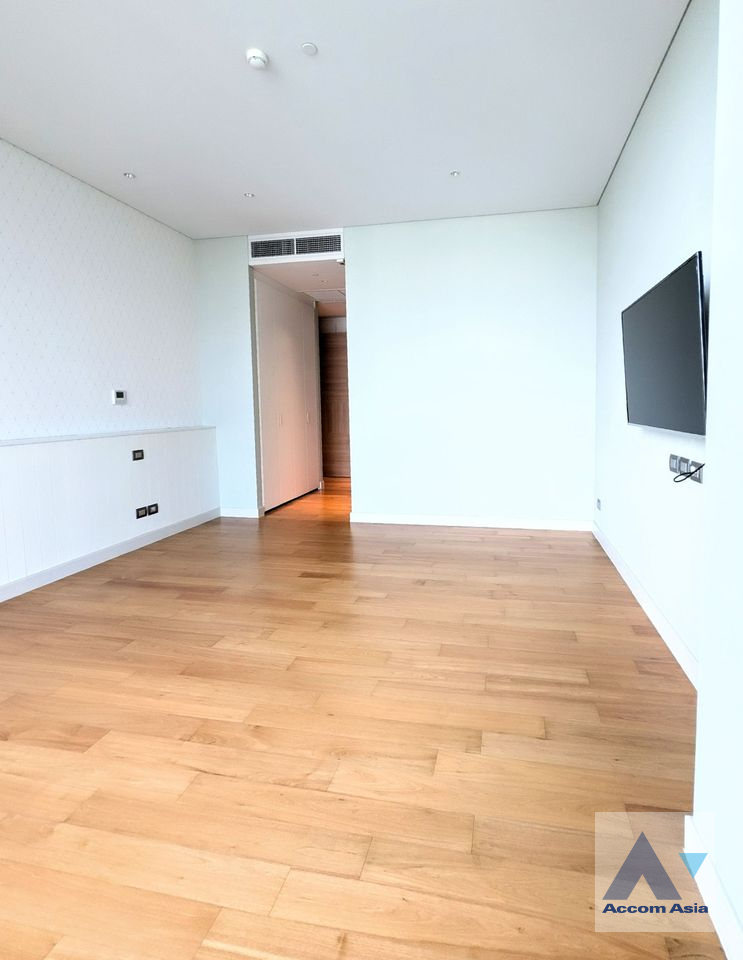 5  3 br Condominium for rent and sale in Ploenchit ,Bangkok BTS Chitlom at Sindhorn Residence AA41685