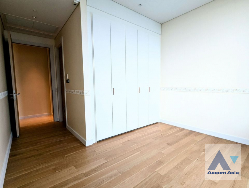 6  3 br Condominium for rent and sale in Ploenchit ,Bangkok BTS Chitlom at Sindhorn Residence AA41685