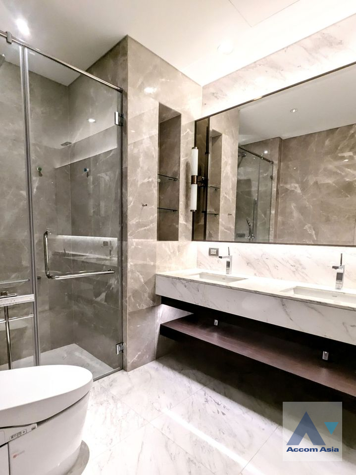 7  3 br Condominium for rent and sale in Ploenchit ,Bangkok BTS Chitlom at Sindhorn Residence AA41685