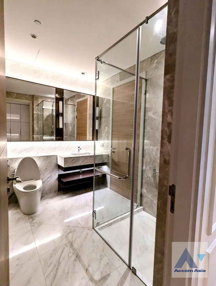 8  3 br Condominium for rent and sale in Ploenchit ,Bangkok BTS Chitlom at Sindhorn Residence AA41685