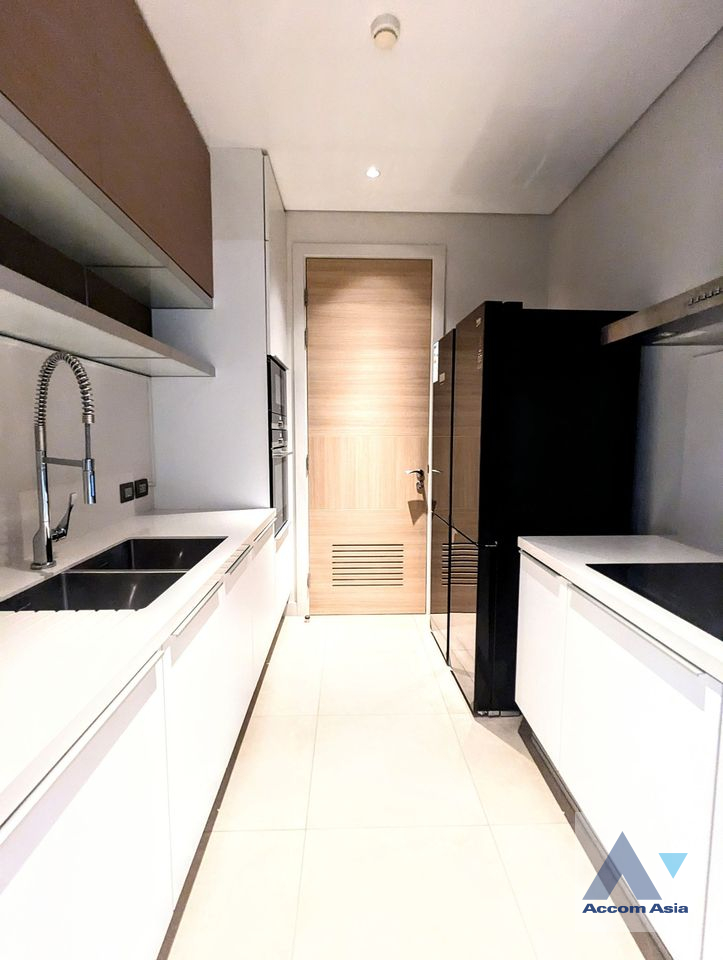  1  3 br Condominium for rent and sale in Ploenchit ,Bangkok BTS Chitlom at Sindhorn Residence AA41685