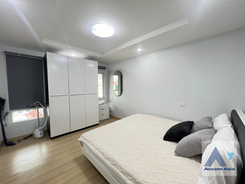 12  2 br Condominium For Rent in Ratchadaphisek ,Bangkok MRT Sutthisan at Happy condo Ratchada 18 AA41716