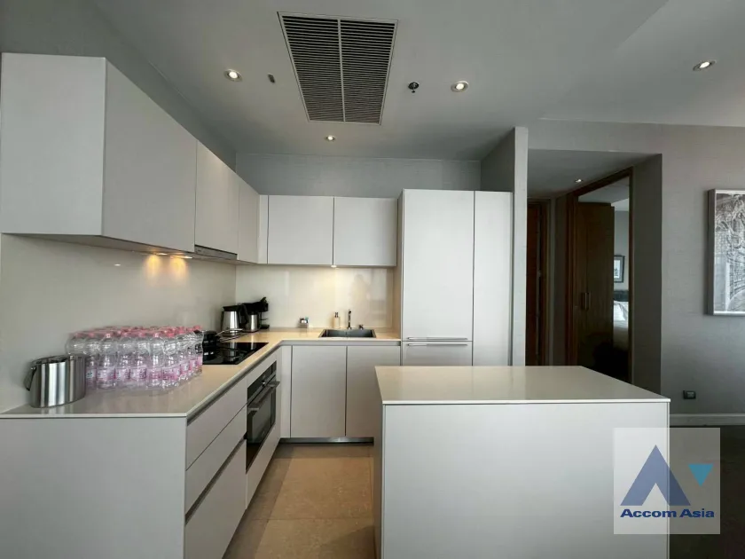 unit 2 Bedrooms  Apartment For Rent in Ploenchit, Bangkok  near BTS Ratchadamri (AA41759)