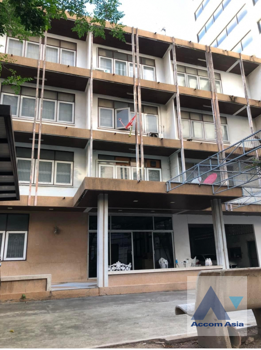  2  10 br House For Sale in Silom ,Bangkok MRT Sam Yan AA41786