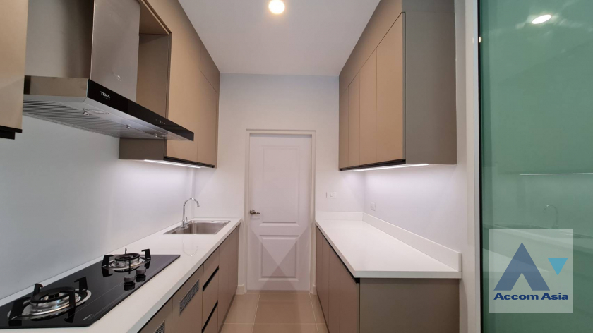 unit 3 Bedrooms  House For Rent & Sale in Samutprakan, Samutprakan  (AA41860)