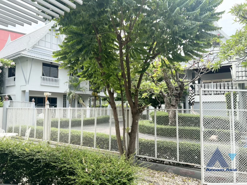 5  3 br House For Rent in Sathorn ,Bangkok BTS Saint Louis - BTS Chong Nonsi at Oriental Style House in Compound with Pool AA42073