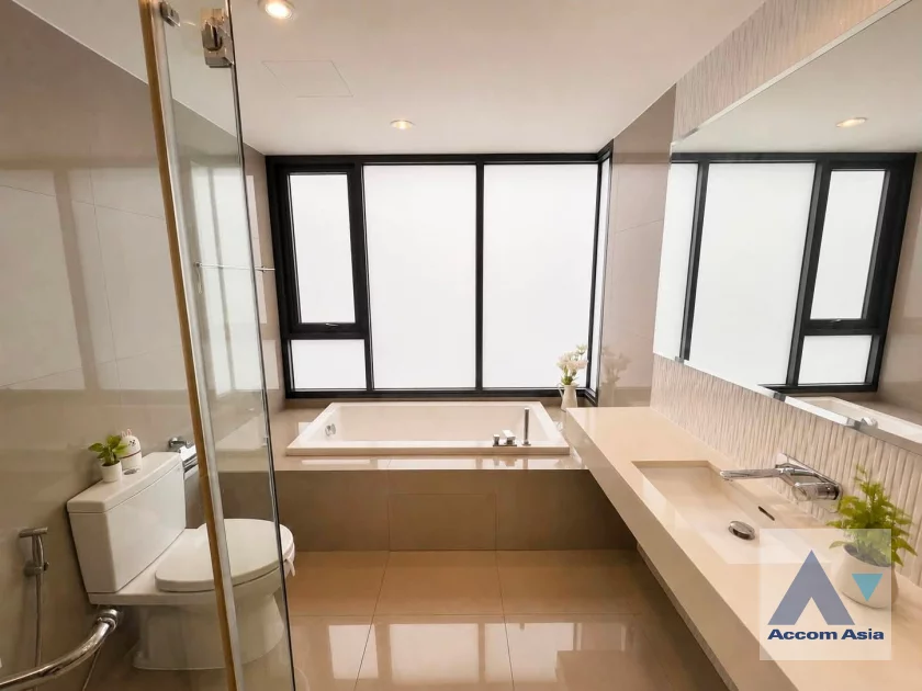 10  2 br Condominium for rent and sale in Sukhumvit ,Bangkok BTS Ekkamai at Rhythm Sukhumvit 42 AA42157