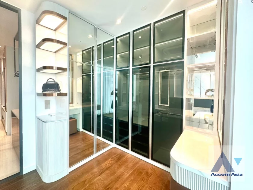 unitFully Furnished, Luxury |  1 Bedroom  Condominium For Rent & Sale in Sathorn, Bangkok  near BTS Chong Nonsi - MRT Lumphini (AA42225)