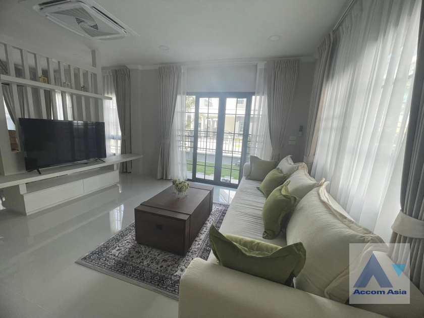 unit 4 Bedrooms  House For Rent in Samutprakan, Samutprakan  (AA42423)