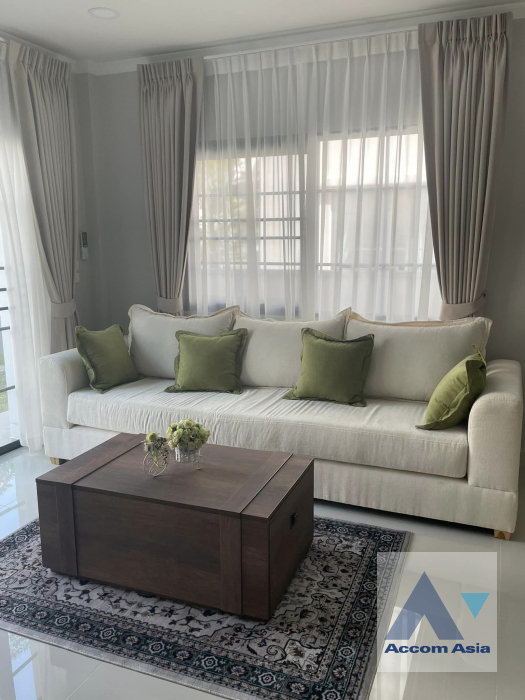 unit 4 Bedrooms  House For Rent in Samutprakan, Samutprakan  (AA42423)