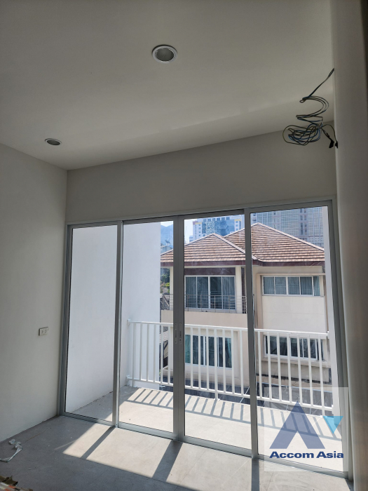unitNewly renovated |  1 Bedroom  Townhouse For Rent in Sukhumvit, Bangkok  (AA42432)