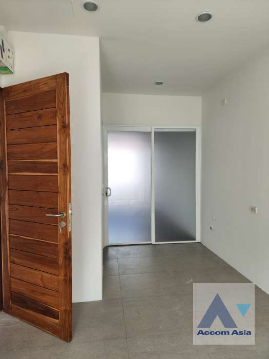 unitNewly renovated |  1 Bedroom  Townhouse For Rent in Sukhumvit, Bangkok  (AA42432)