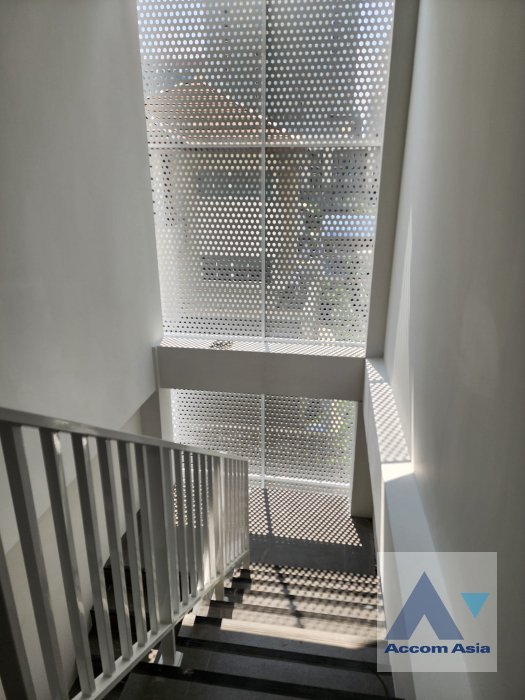 unitNewly renovated |  1 Bedroom  Townhouse For Rent in Sukhumvit, Bangkok  (AA42432)