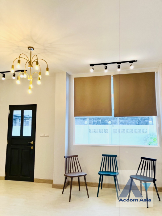 4  1 br House for rent and sale in Sathorn ,Bangkok BTS Surasak AA42649