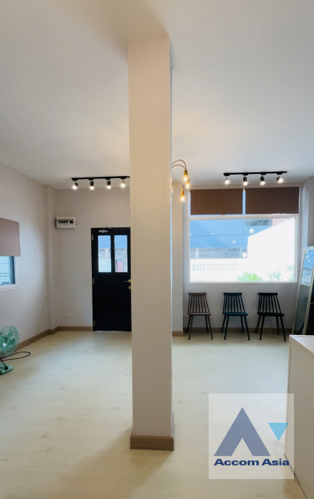 5  1 br House for rent and sale in Sathorn ,Bangkok BTS Surasak AA42649