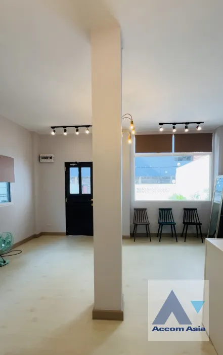 5  1 br House for rent and sale in Sathorn ,Bangkok BTS Surasak AA42649