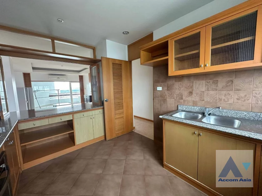 9  3 br Apartment For Rent in Sathorn ,Bangkok MRT Lumphini at Cozy and Convenient Apartment Near Garden Intl AA42716