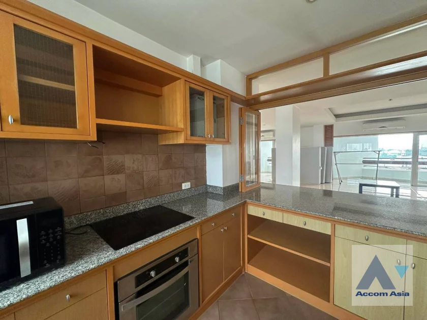 7  3 br Apartment For Rent in Sathorn ,Bangkok MRT Lumphini at Cozy and Convenient Apartment Near Garden Intl AA42716