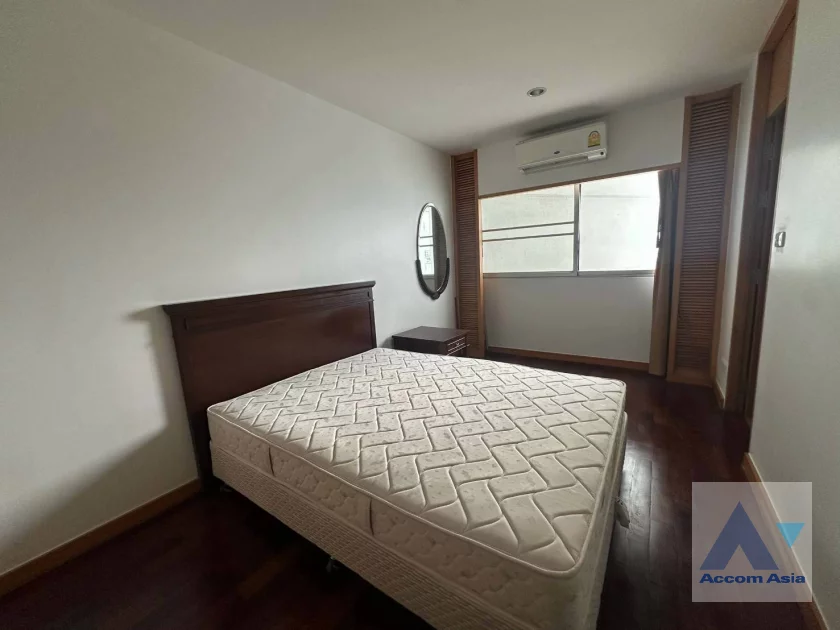 11  3 br Apartment For Rent in Sathorn ,Bangkok MRT Lumphini at Cozy and Convenient Apartment Near Garden Intl AA42716