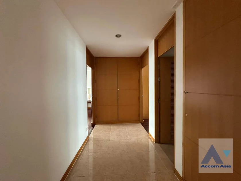 10  3 br Apartment For Rent in Sathorn ,Bangkok MRT Lumphini at Cozy and Convenient Apartment Near Garden Intl AA42716