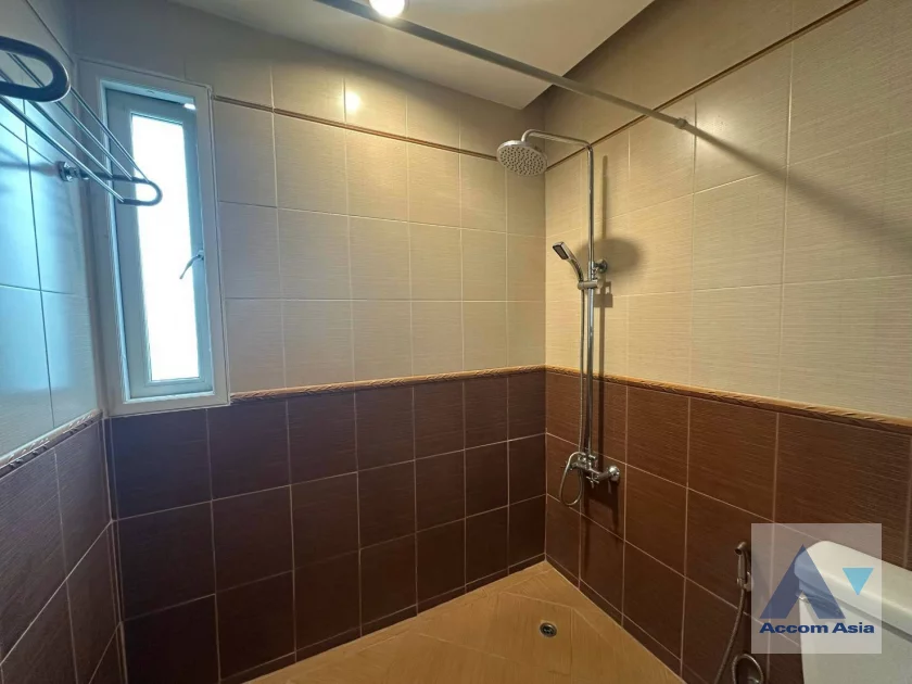 29  3 br Apartment For Rent in Sathorn ,Bangkok MRT Lumphini at Cozy and Convenient Apartment Near Garden Intl AA42716