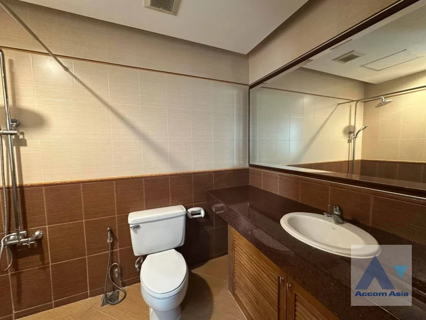 24  3 br Apartment For Rent in Sathorn ,Bangkok MRT Lumphini at Cozy and Convenient Apartment Near Garden Intl AA42716