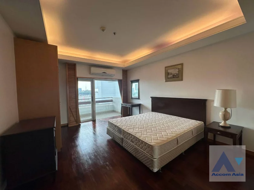 13  3 br Apartment For Rent in Sathorn ,Bangkok MRT Lumphini at Cozy and Convenient Apartment Near Garden Intl AA42716