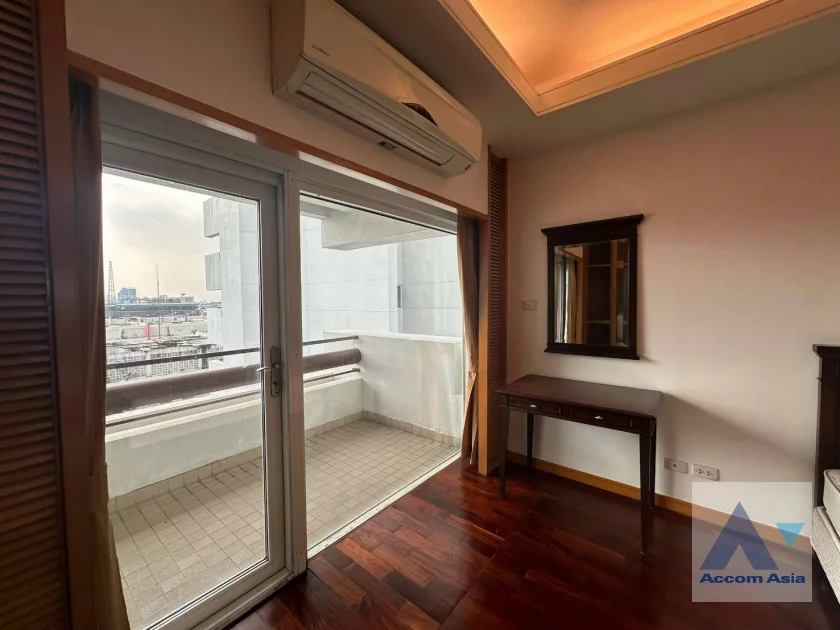 16  3 br Apartment For Rent in Sathorn ,Bangkok MRT Lumphini at Cozy and Convenient Apartment Near Garden Intl AA42716
