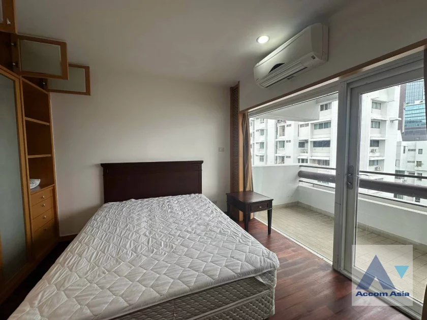 20  3 br Apartment For Rent in Sathorn ,Bangkok MRT Lumphini at Cozy and Convenient Apartment Near Garden Intl AA42716