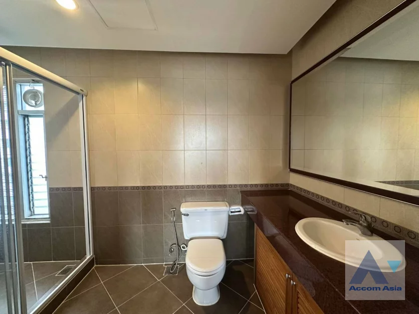 25  3 br Apartment For Rent in Sathorn ,Bangkok MRT Lumphini at Cozy and Convenient Apartment Near Garden Intl AA42716