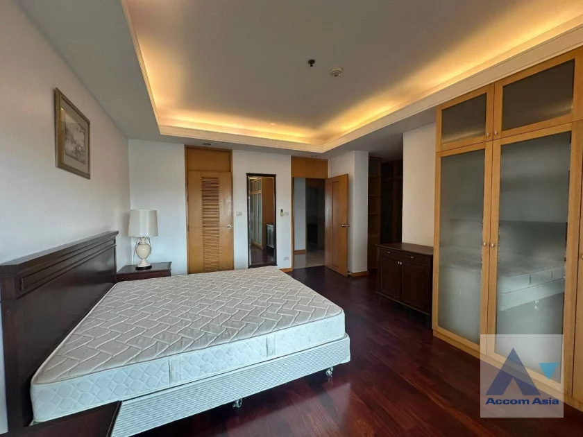 17  3 br Apartment For Rent in Sathorn ,Bangkok MRT Lumphini at Cozy and Convenient Apartment Near Garden Intl AA42716