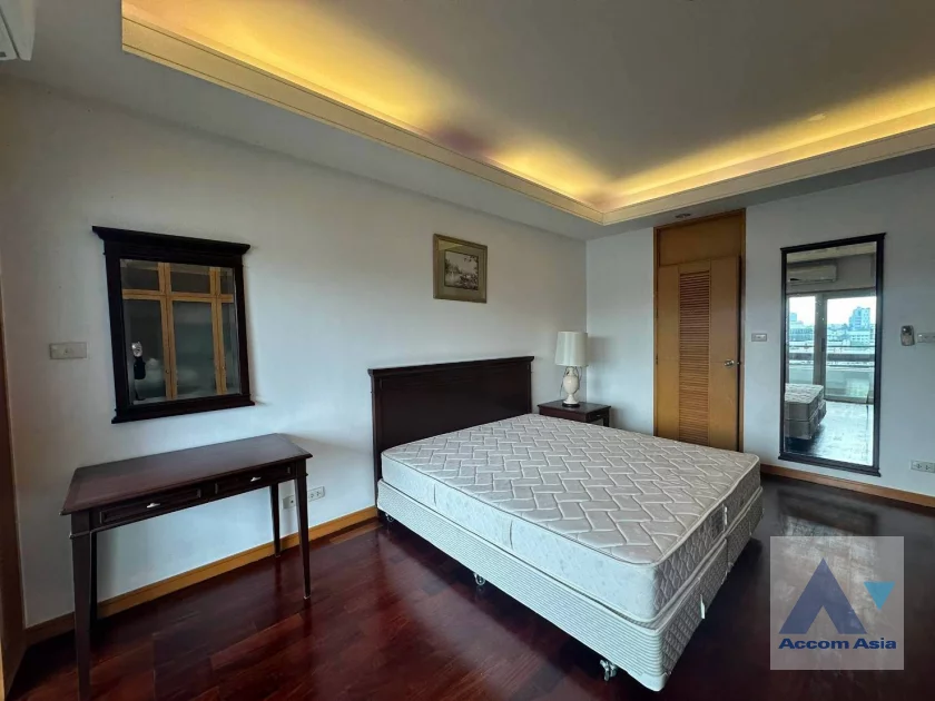 15  3 br Apartment For Rent in Sathorn ,Bangkok MRT Lumphini at Cozy and Convenient Apartment Near Garden Intl AA42716