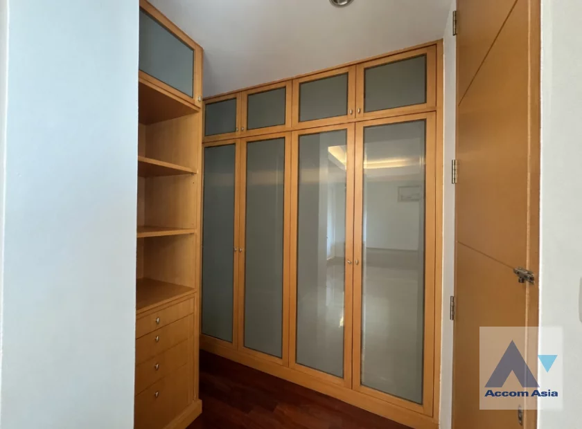 22  3 br Apartment For Rent in Sathorn ,Bangkok MRT Lumphini at Cozy and Convenient Apartment Near Garden Intl AA42716