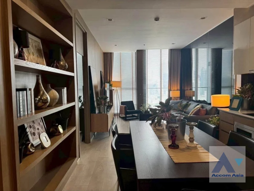 unitCorner Unit |  2 Bedrooms  Condominium For Rent in Ploenchit, Bangkok  near BTS Ploenchit (AA42813)