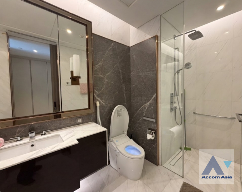 10  1 br Condominium For Rent in Ploenchit ,Bangkok BTS Ploenchit at Sindhorn Tonson AA42868