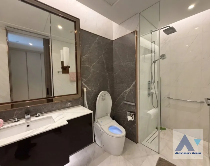 10  1 br Condominium For Rent in Ploenchit ,Bangkok BTS Ploenchit at Sindhorn Tonson AA42868
