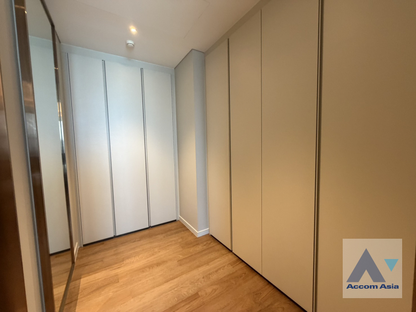 8  1 br Condominium For Rent in Ploenchit ,Bangkok BTS Ploenchit at Sindhorn Tonson AA42868