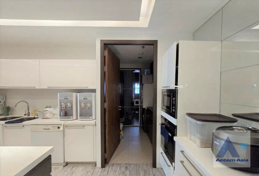 unit 4 Bedrooms  Condominium For Rent & Sale in Sukhumvit, Bangkok  near BTS Phrom Phong (AA42878)