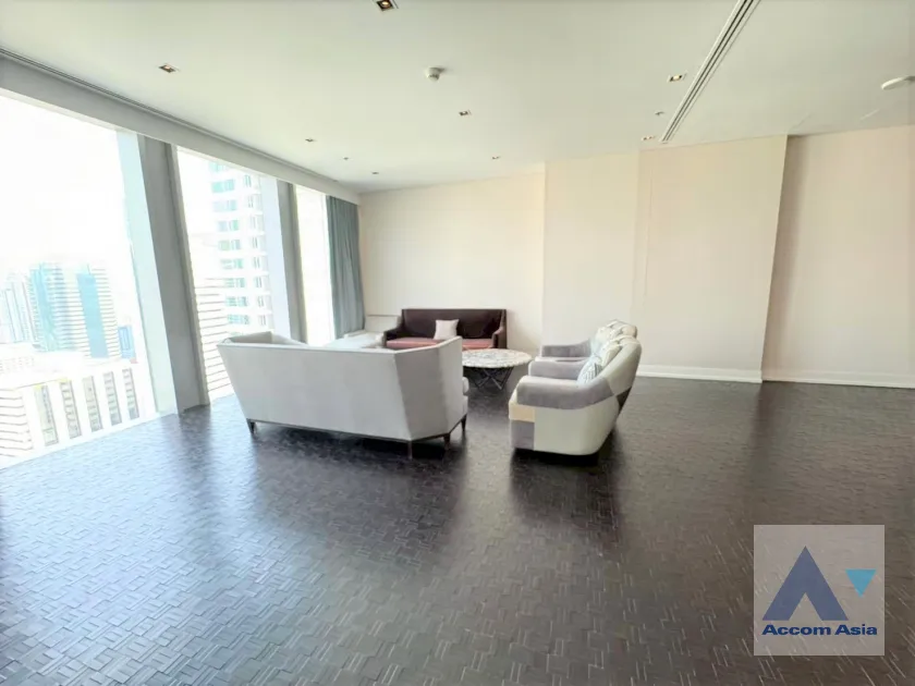 unit 3 Bedrooms  Condominium For Rent & Sale in Silom, Bangkok  near BTS Chong Nonsi (AA42928)